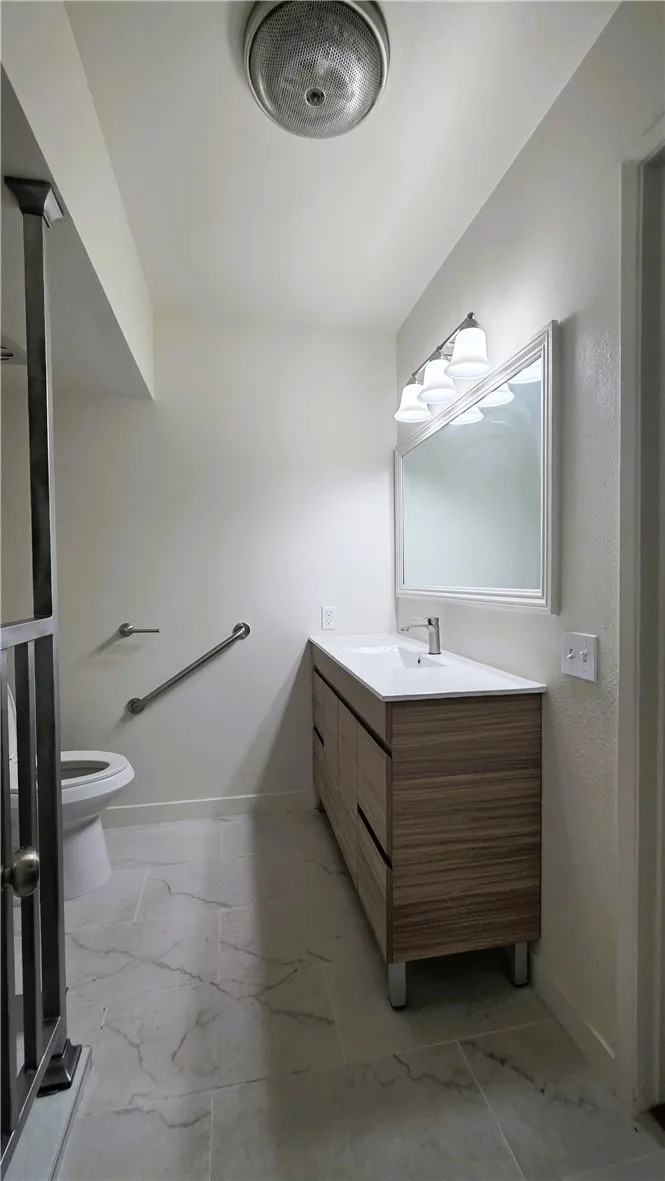 19364 Avenue Of The Oaks Newhall, CA 91321