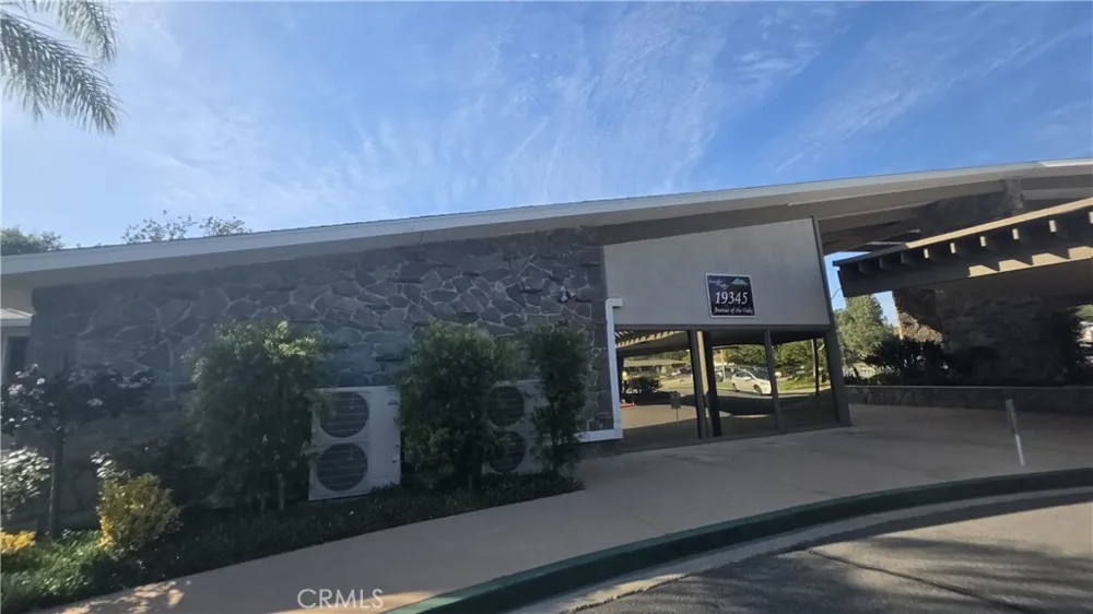 19364 Avenue Of The Oaks Newhall, CA 91321