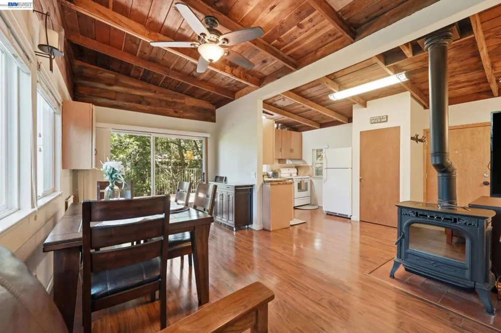 11700 Oak Rd Forestville, CA 95436