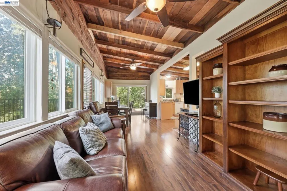 11700 Oak Rd Forestville, CA 95436