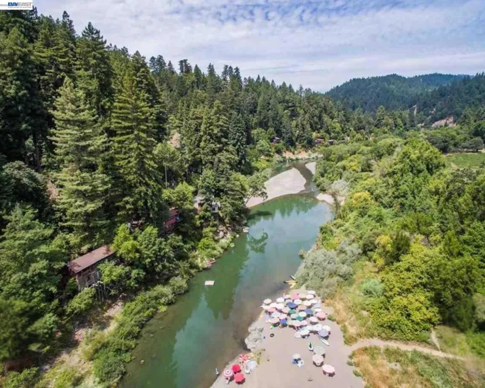 11700 Oak Rd Forestville, CA 95436