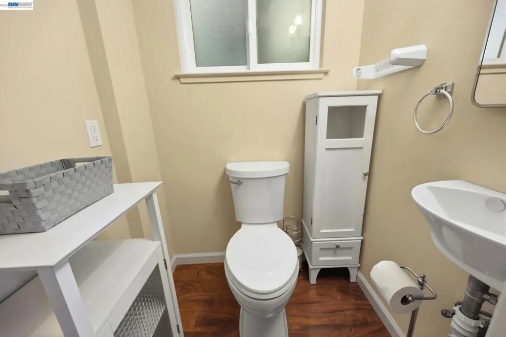 11700 Oak Rd Forestville, CA 95436