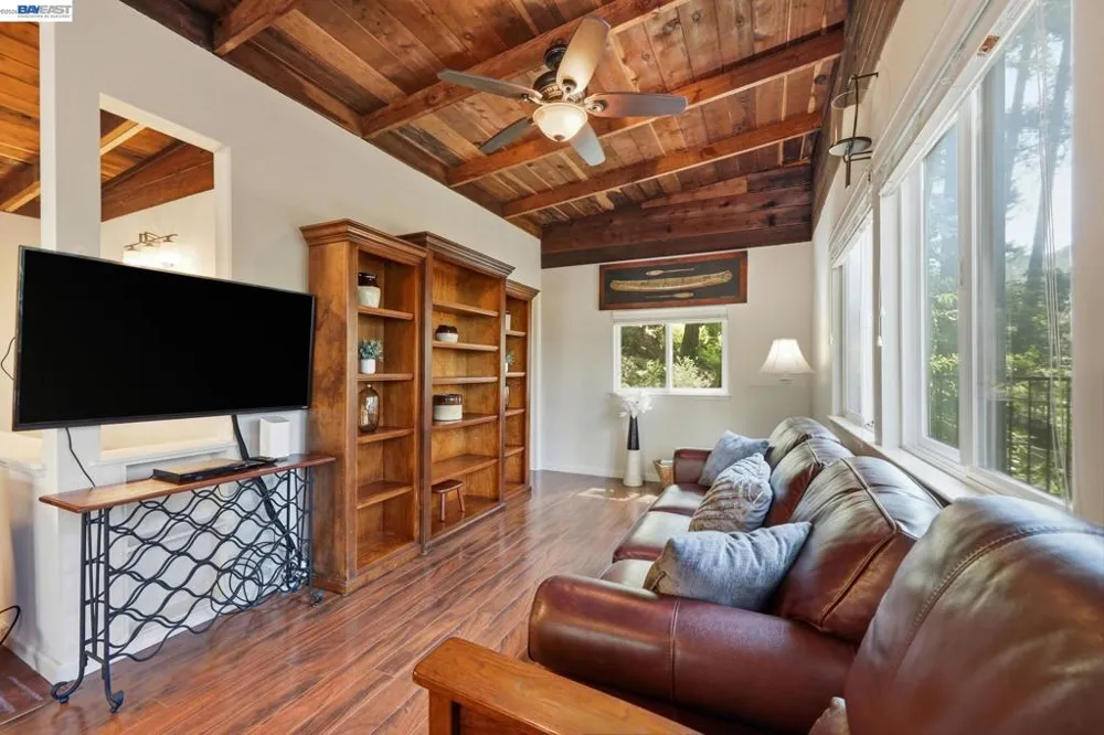 11700 Oak Rd Forestville, CA 95436