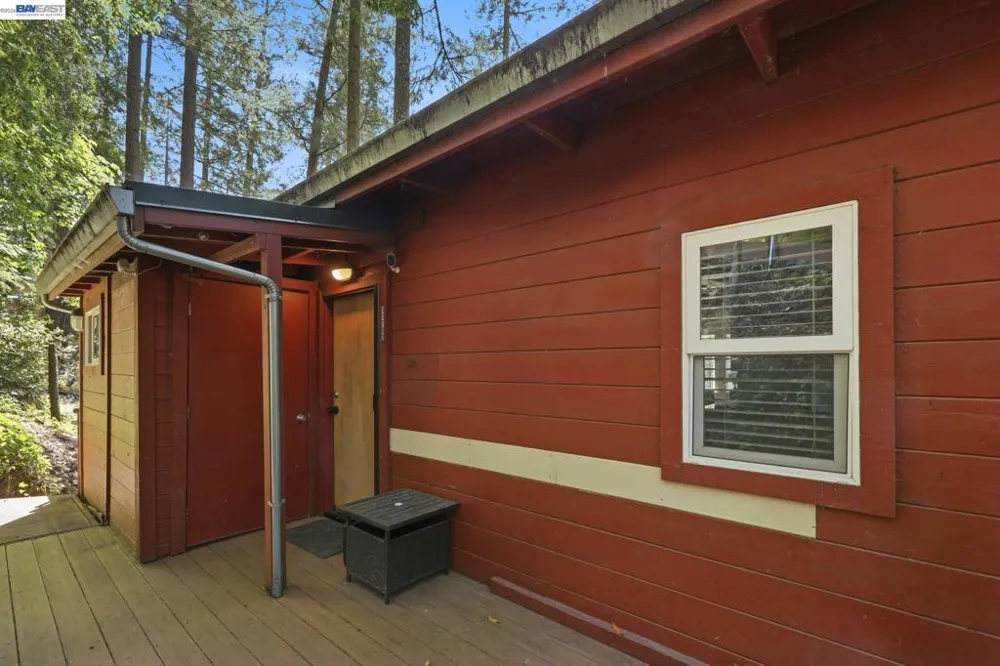 11700 Oak Rd Forestville, CA 95436