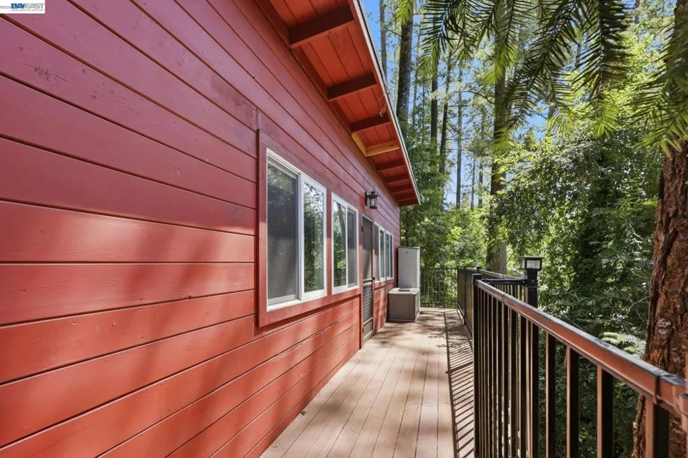 11700 Oak Rd Forestville, CA 95436