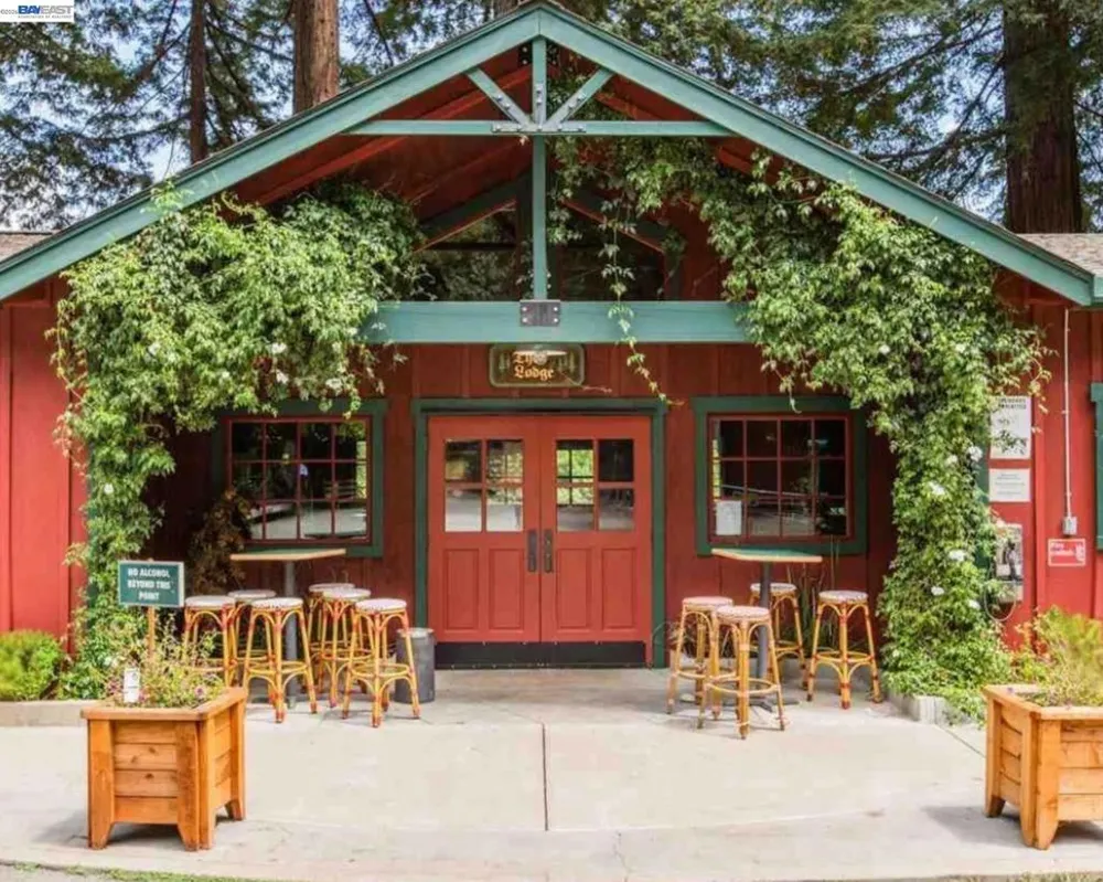 11700 Oak Rd Forestville, CA 95436