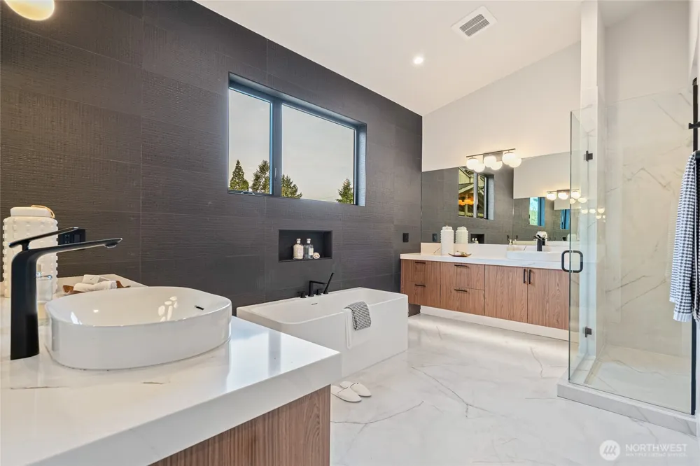 2423 129th Avenue SE Bellevue, WA 98005