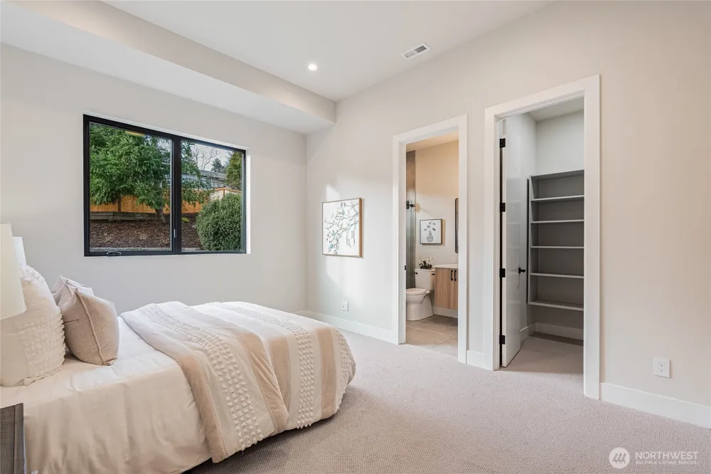 2423 129th Avenue SE Bellevue, WA 98005
