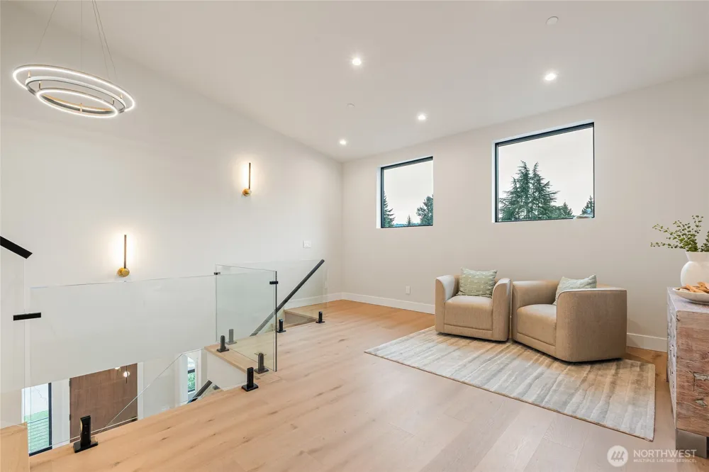2423 129th Avenue SE Bellevue, WA 98005