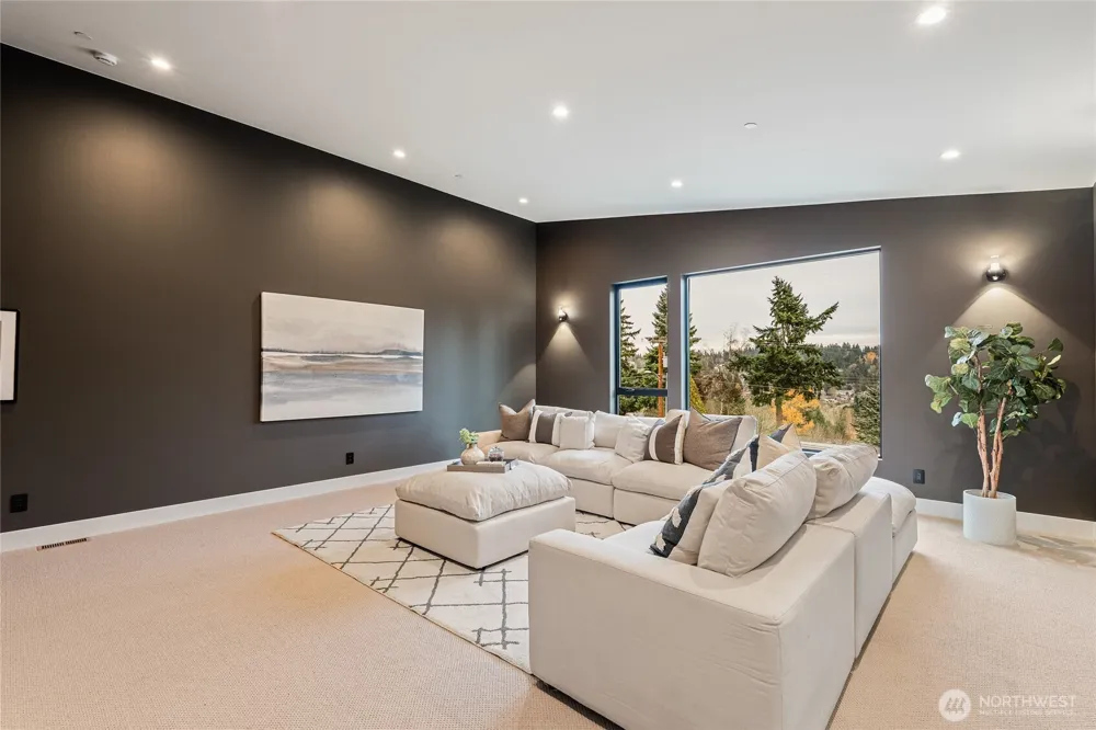 2423 129th Avenue SE Bellevue, WA 98005