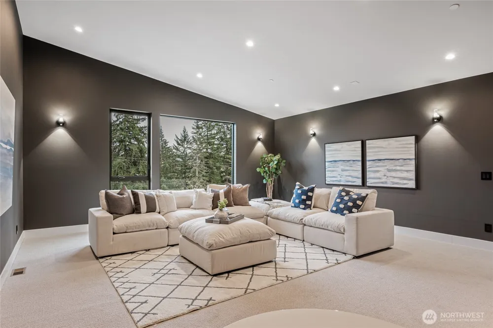 2423 129th Avenue SE Bellevue, WA 98005