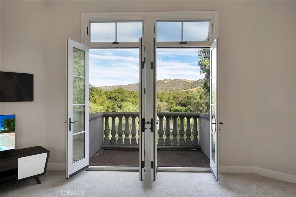 21149 Entrada Road Topanga, CA 90290