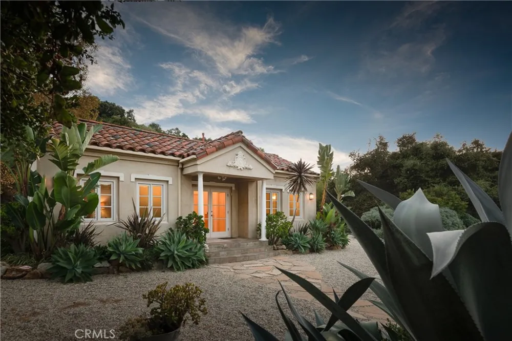 21149 Entrada Road Topanga, CA 90290