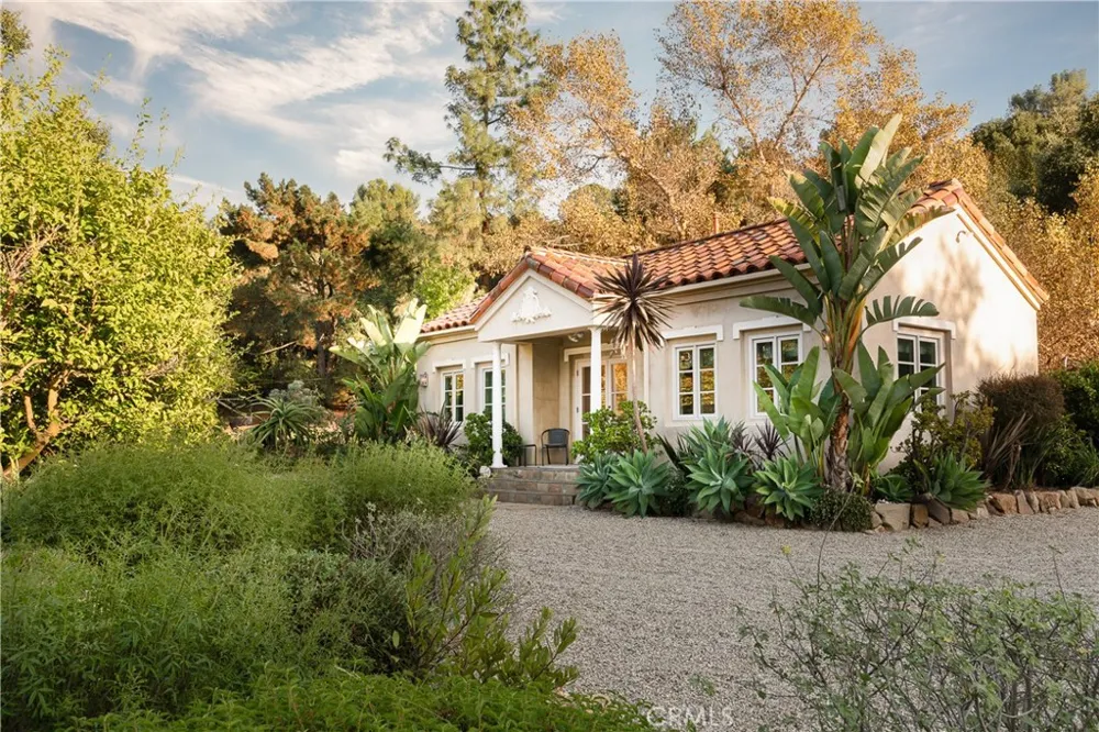 21149 Entrada Road Topanga, CA 90290