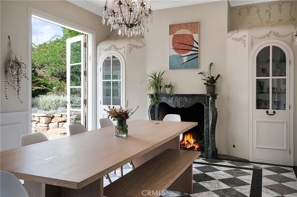 21149 Entrada Road Topanga, CA 90290