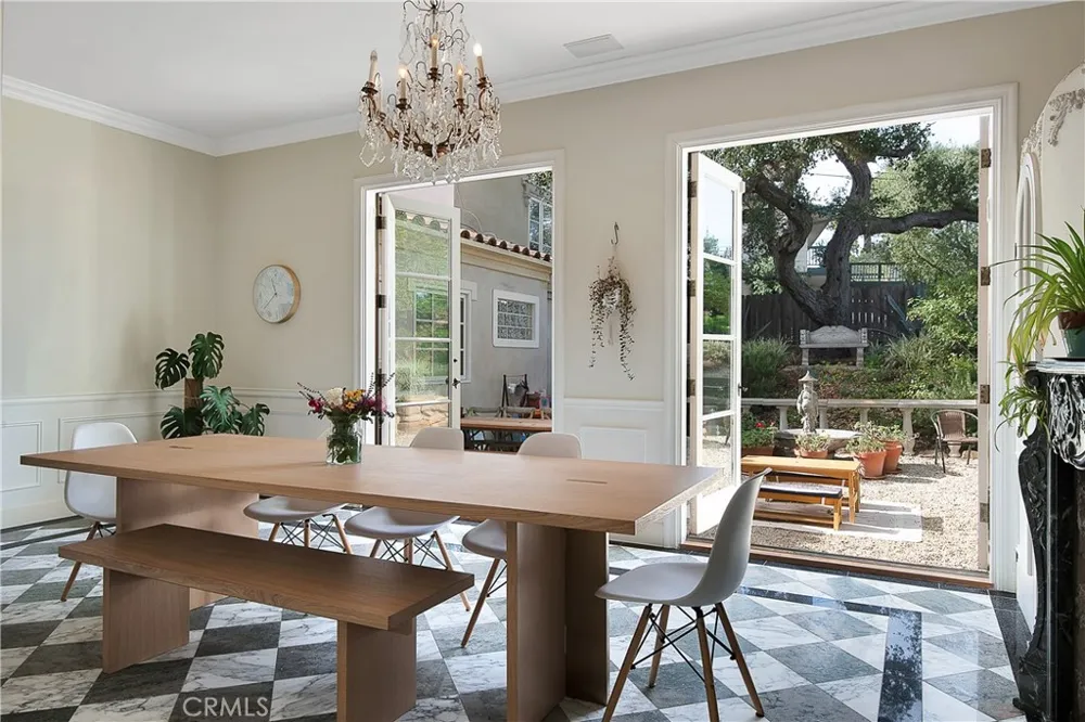 21149 Entrada Road Topanga, CA 90290