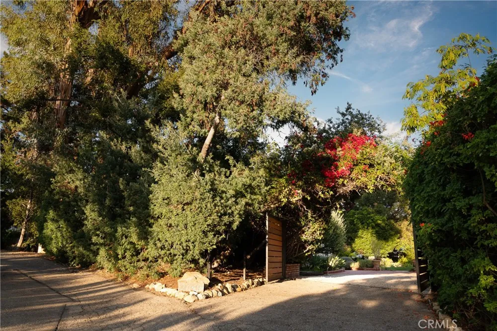 21149 Entrada Road Topanga, CA 90290