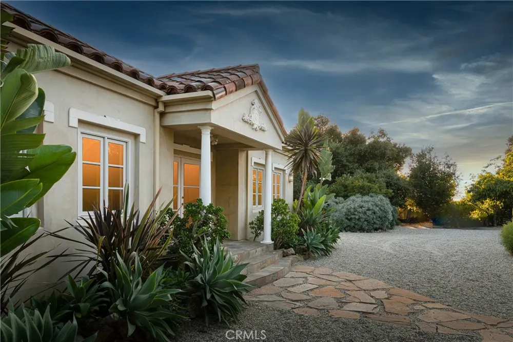 21149 Entrada Road Topanga, CA 90290