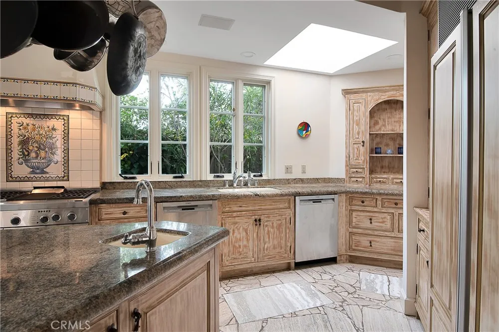 21149 Entrada Road Topanga, CA 90290