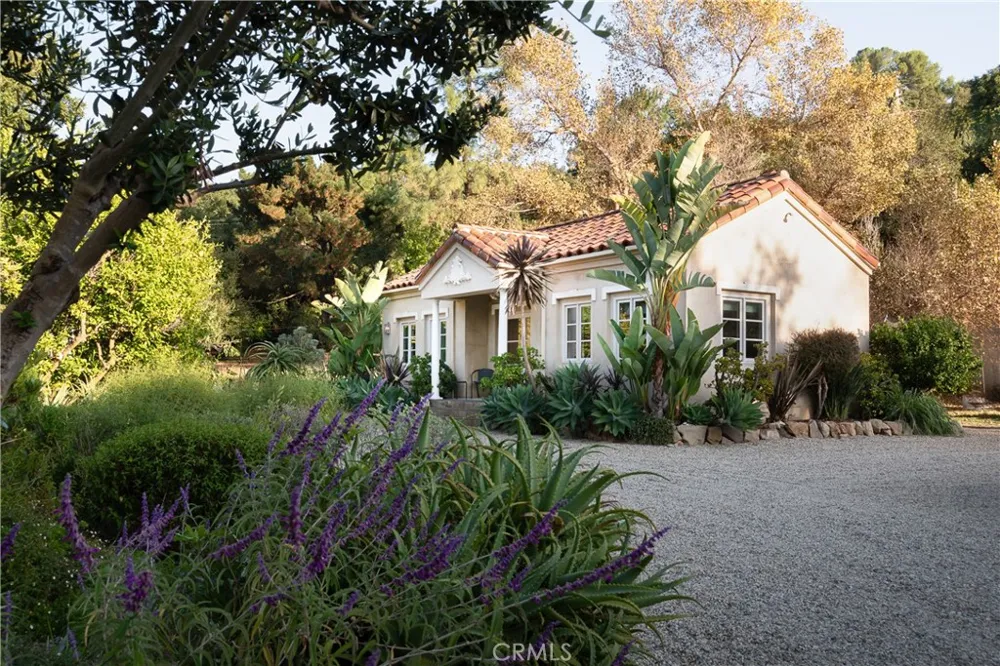 21149 Entrada Road Topanga, CA 90290