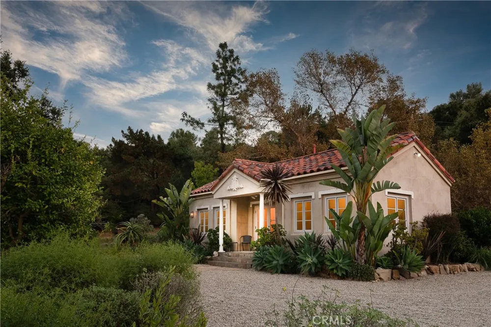 21149 Entrada Road Topanga, CA 90290