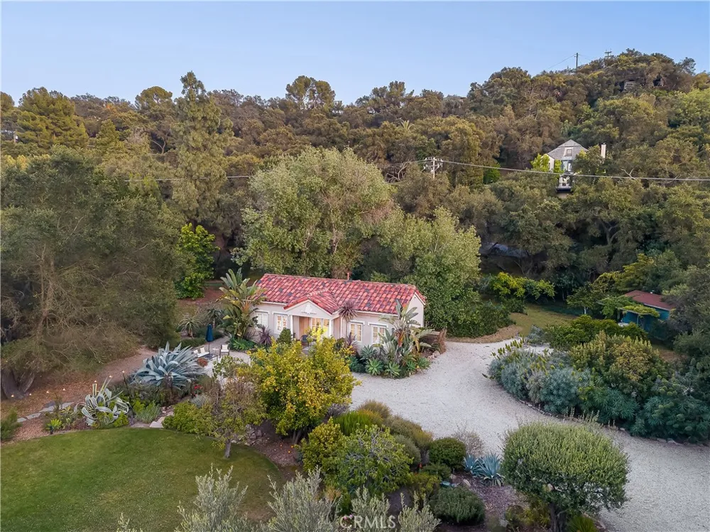 21149 Entrada Road Topanga, CA 90290