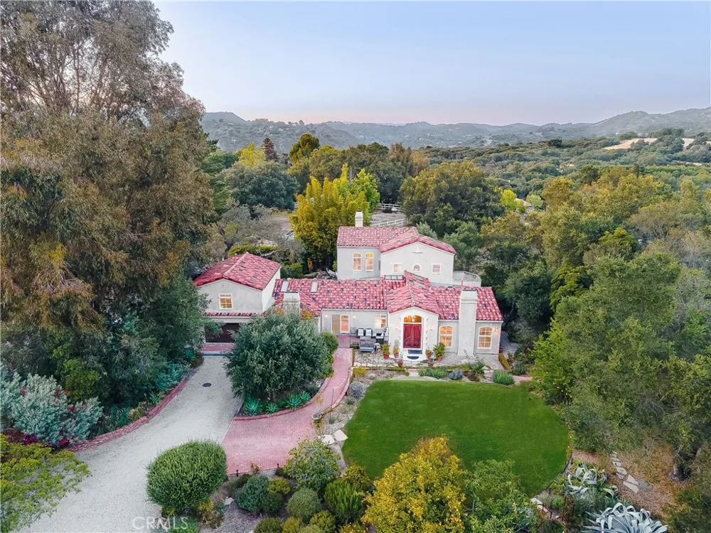 21149 Entrada Road Topanga, CA 90290