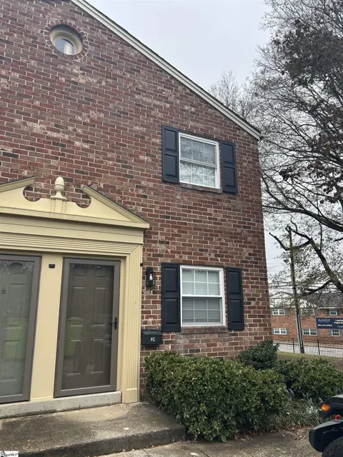 2530 E North Street #Unit 8L