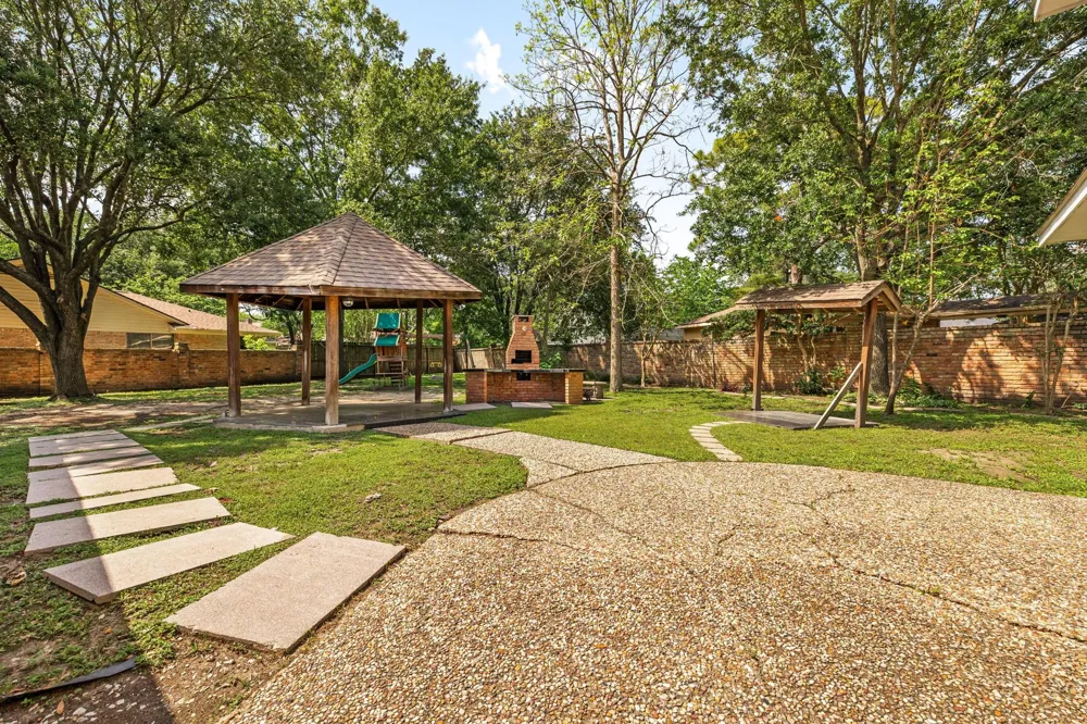 2114 Briargreen Drive Houston, TX 77077