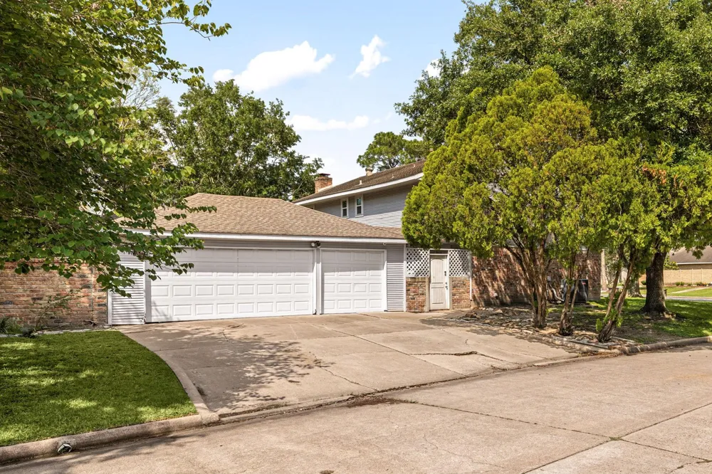 2114 Briargreen Drive Houston, TX 77077