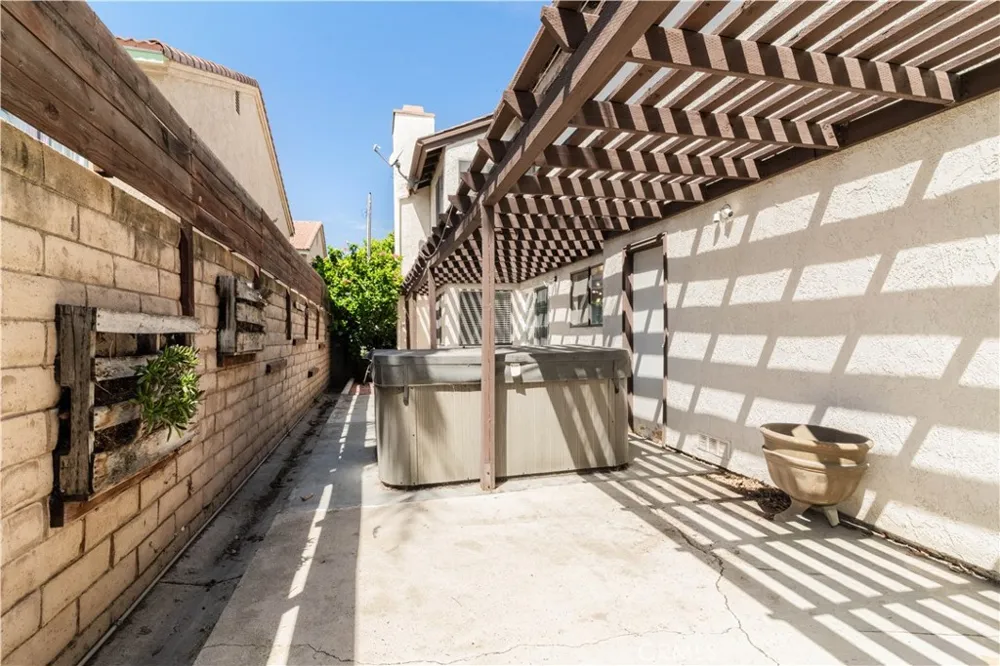19052 E Country Orange, CA 92869