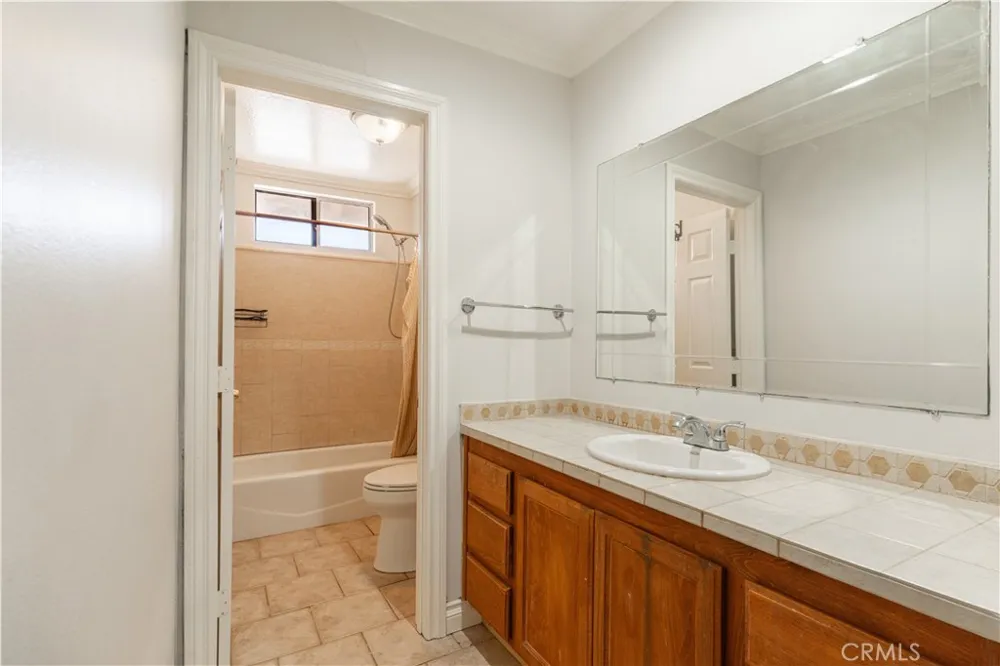 19052 E Country Orange, CA 92869