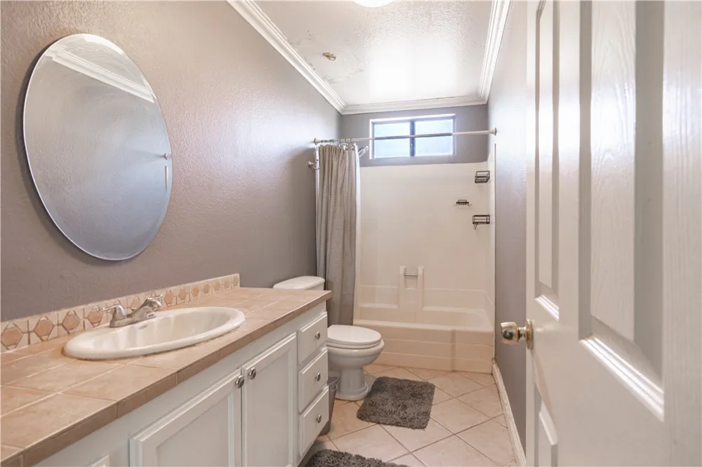 19052 E Country Orange, CA 92869