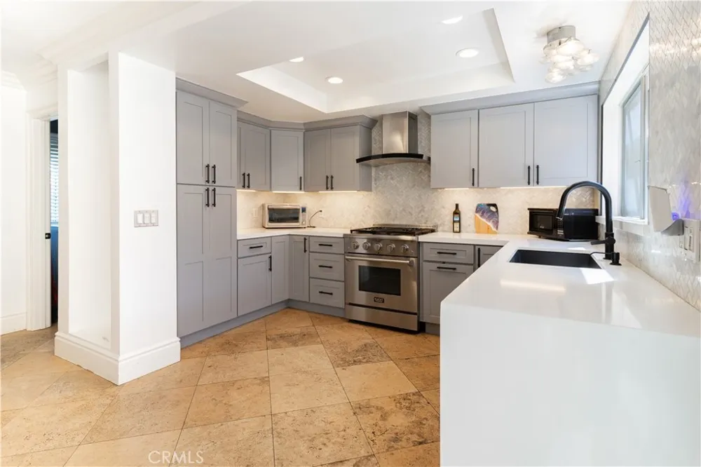 19052 E Country Orange, CA 92869