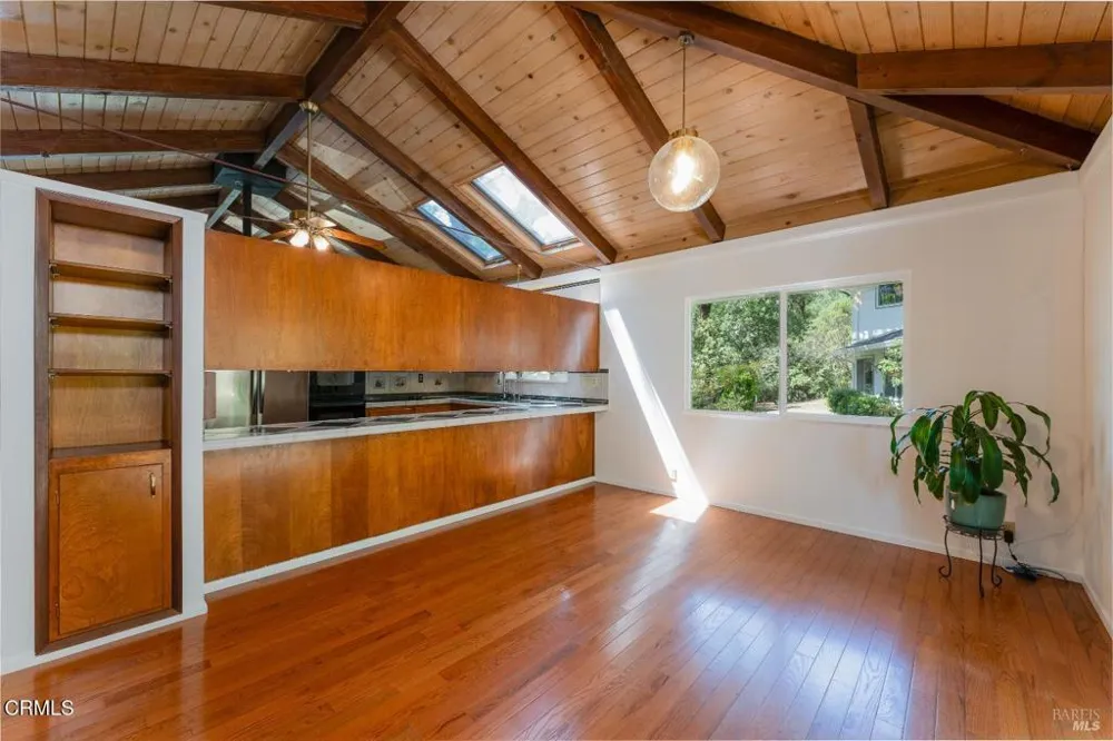 925 Knob Hill Road Ukiah, CA 95482