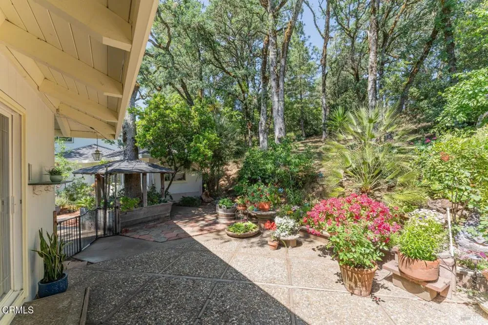 925 Knob Hill Road Ukiah, CA 95482