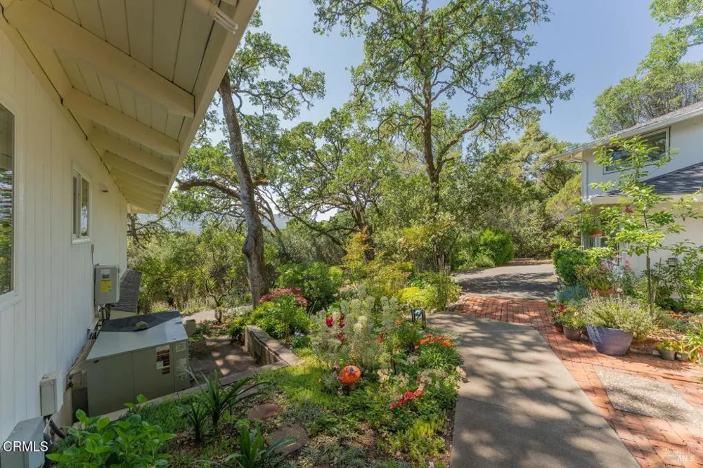 925 Knob Hill Road Ukiah, CA 95482