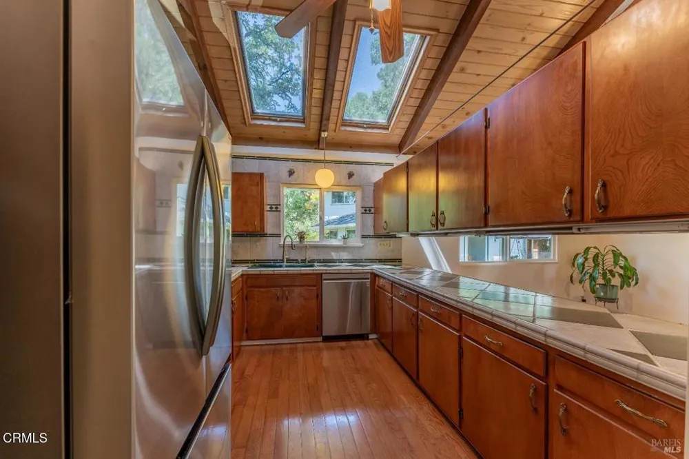 925 Knob Hill Road Ukiah, CA 95482