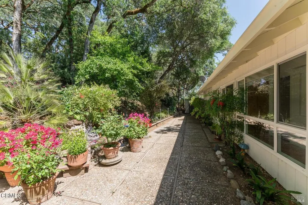 925 Knob Hill Road Ukiah, CA 95482