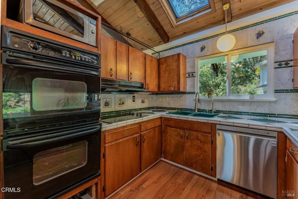 925 Knob Hill Road Ukiah, CA 95482