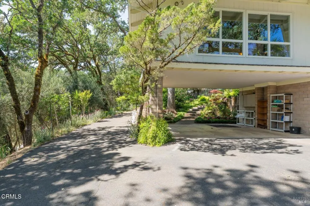 925 Knob Hill Road Ukiah, CA 95482