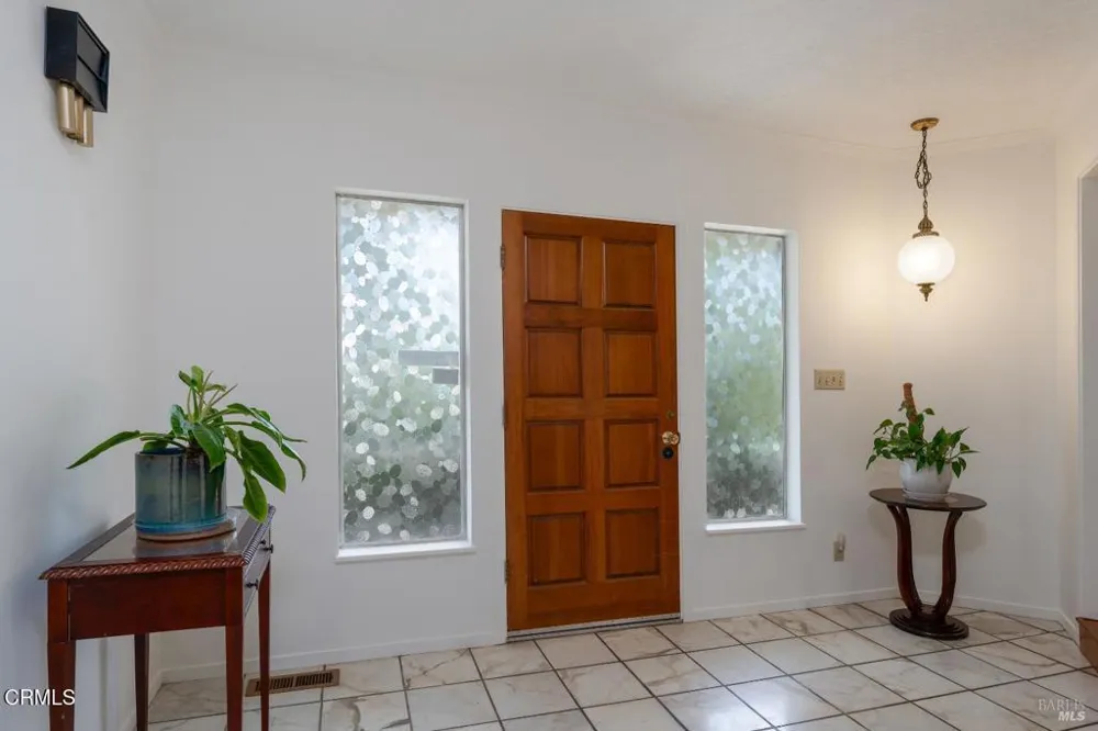 925 Knob Hill Road Ukiah, CA 95482