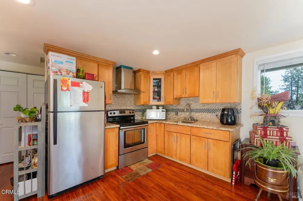 925 Knob Hill Road Ukiah, CA 95482