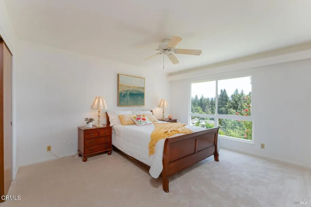 925 Knob Hill Road Ukiah, CA 95482