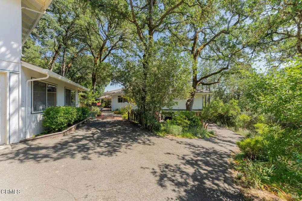 925 Knob Hill Road Ukiah, CA 95482
