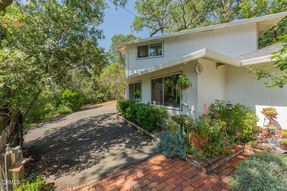 925 Knob Hill Road Ukiah, CA 95482