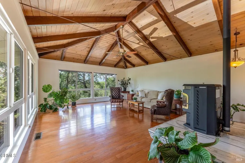 925 Knob Hill Road Ukiah, CA 95482