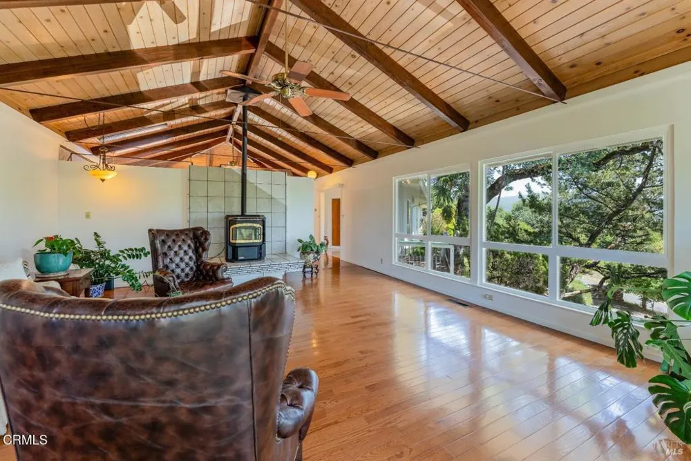 925 Knob Hill Road Ukiah, CA 95482