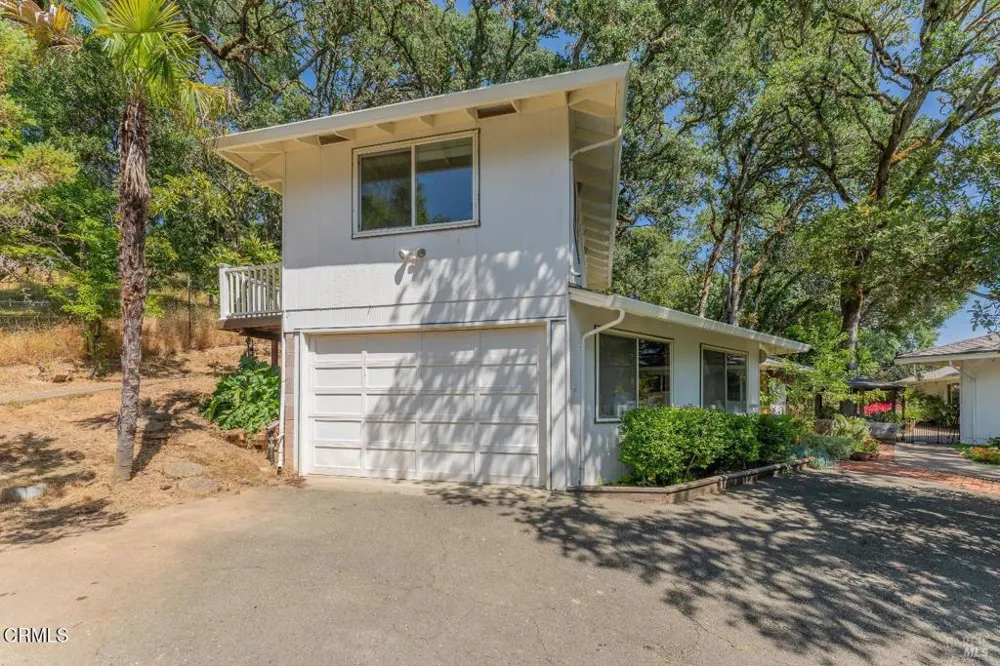 925 Knob Hill Road Ukiah, CA 95482
