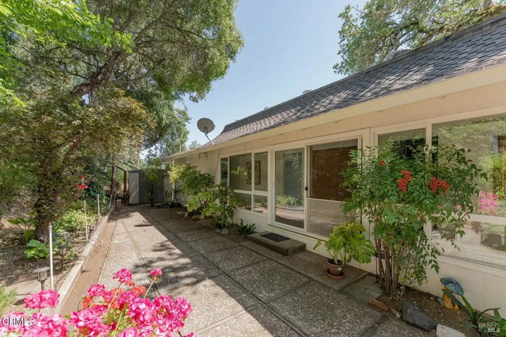 925 Knob Hill Road Ukiah, CA 95482